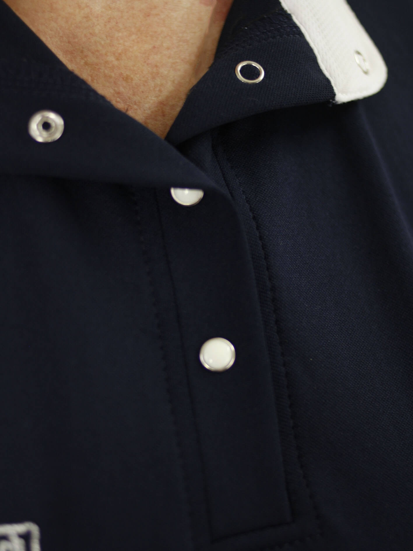 close up of collar open