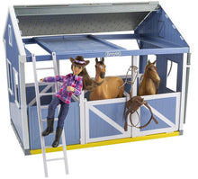Breyer Freedom Deluxe Country Stable & Horse & Wash Stall