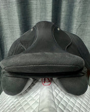 Pre-Loved Thorowgood T4 Dressage 17