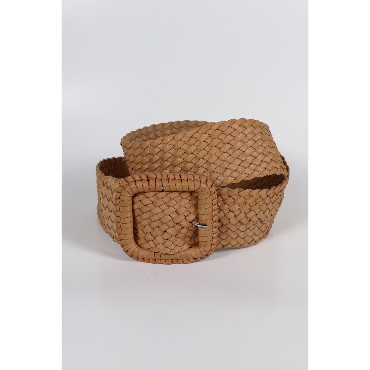 Woven brown belt with buckle.