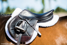 Close-up of Thinline saddle on brown horse with pad.